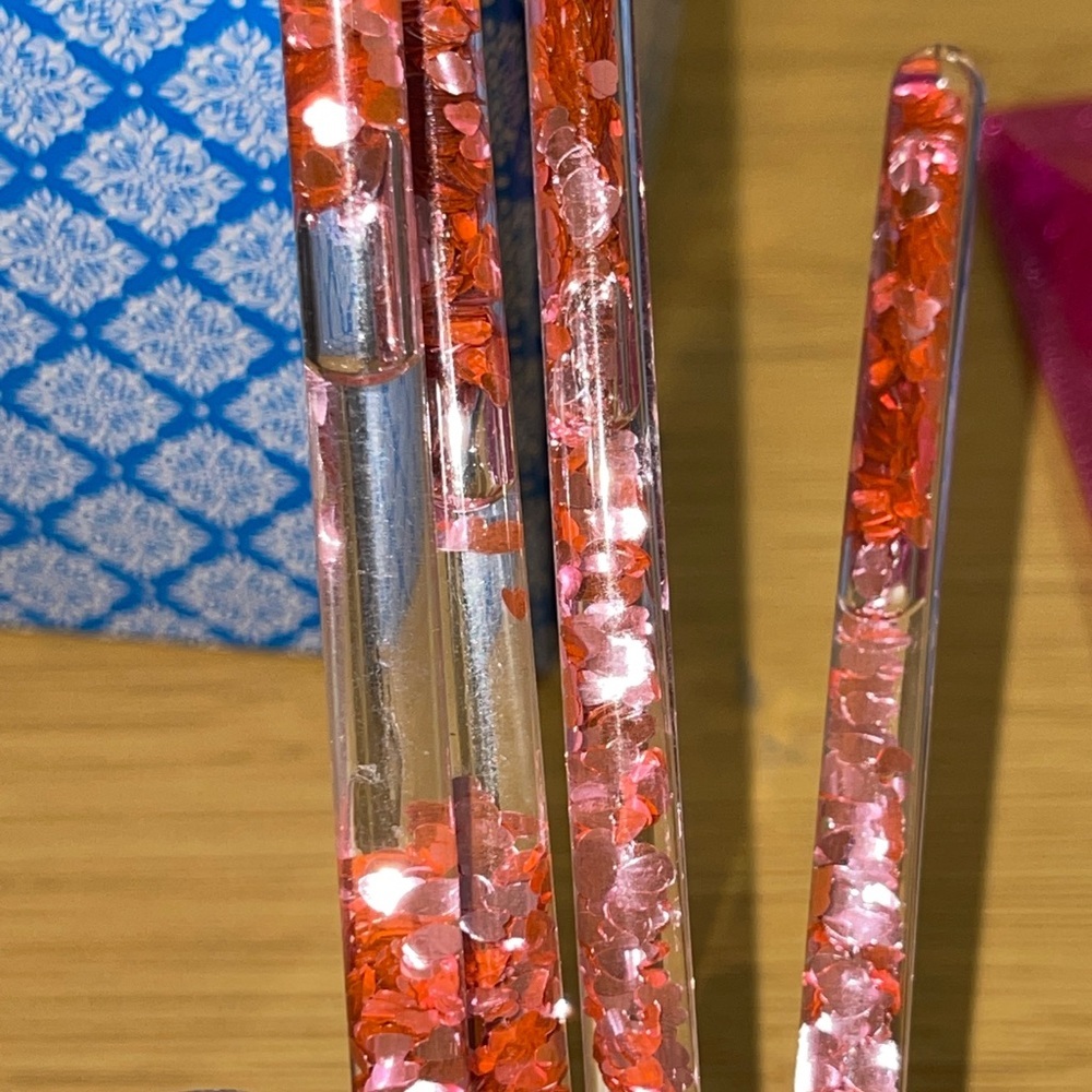 GLAMIERRE Pink Luxe Flow Glitter Hearts Eye Brush - Picture 10 of 12